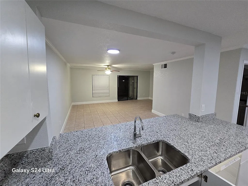 2 bed, 2.5 bath, 1227 sqft, $1,799 — Photo 4