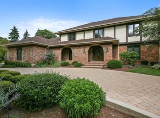 38 Devonshire Dr, Oak Brook, IL