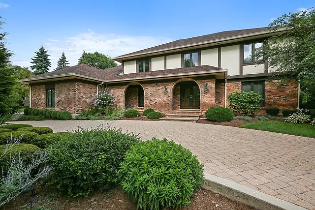 38 Devonshire Dr photo 1