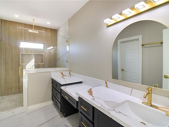 4th image of 909 Azalea St