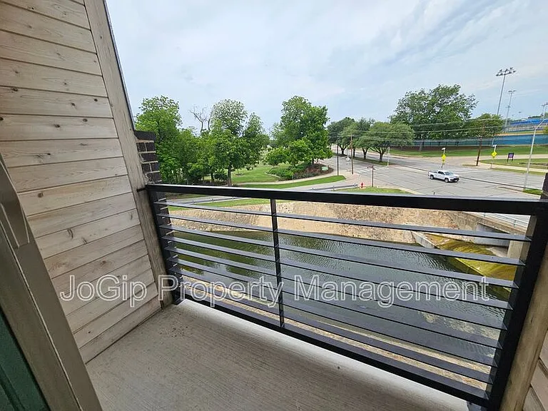 2620 Valley View Ln #102 — Photo 24