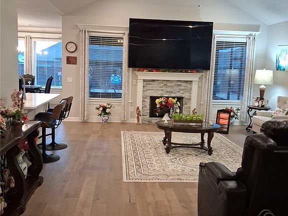 3rd image of 2109 Abbott Ln