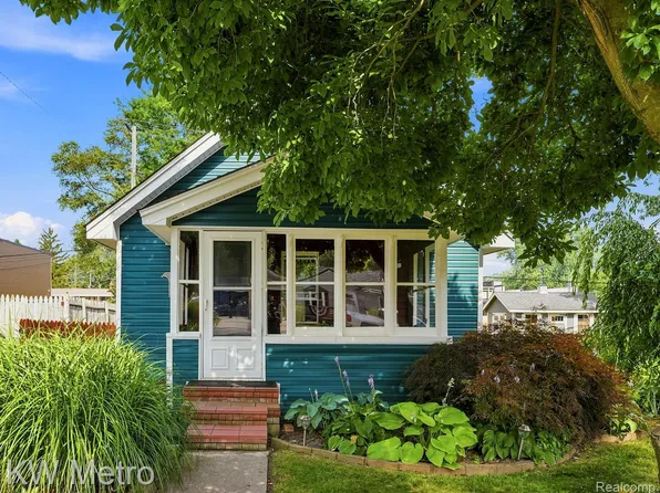 30768 Brentwood St, Southfield, MI 48076