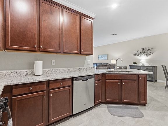 5th image of 17652 Woodland Ct