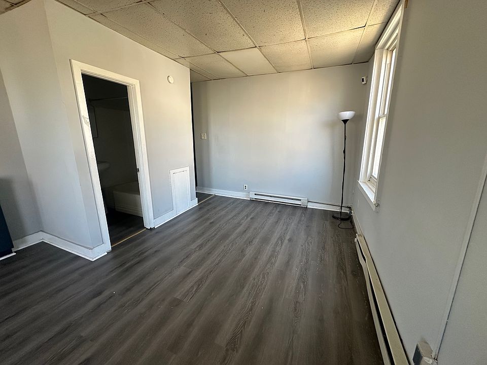 2nd image of 1521 Wakeling St APT 2R