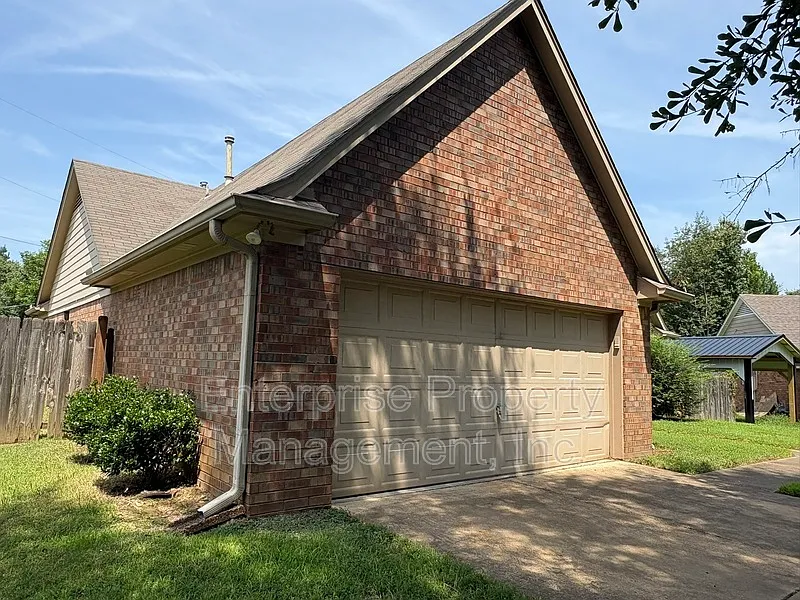 3 bed, 2.0 bath, 1557 sqft, $1,750 — Photo 2