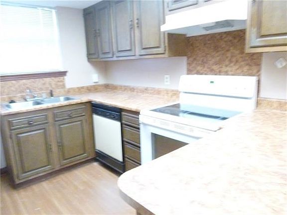 3rd image of 3241 Idaho Ave