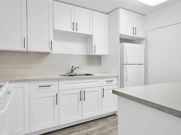 4th image of 5555 Collins Ave APT 3C