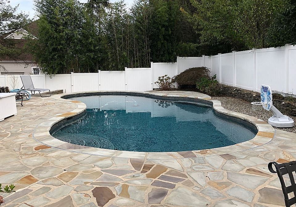2nd image of 39 Tall Timber Dr