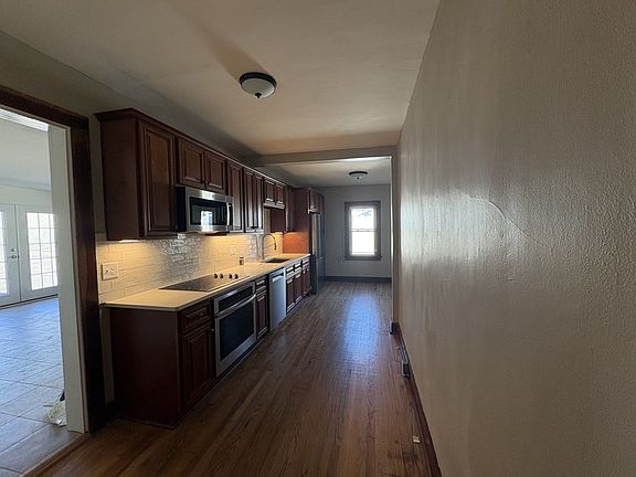 5th image of 1221 Nutwood St