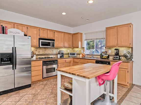 2nd image of 642 Beacon Ct