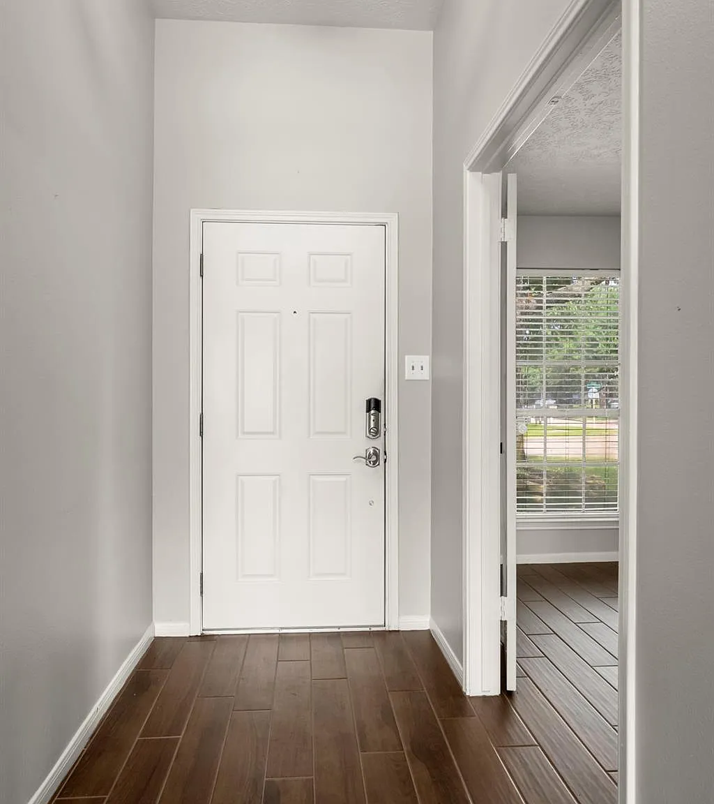 4 bed, 2.0 bath, 1765 sqft, $2,200 — Photo 4