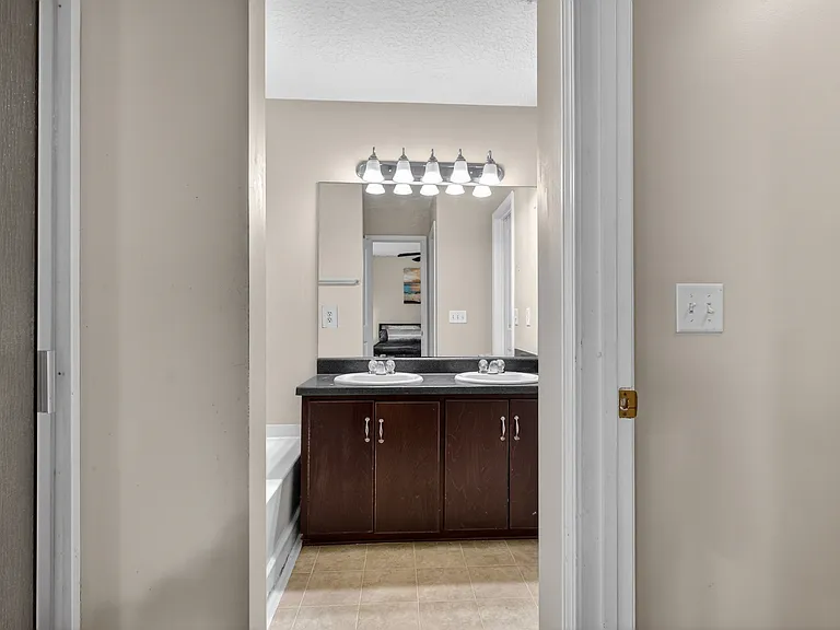 31 Idus Ln — Photo 20