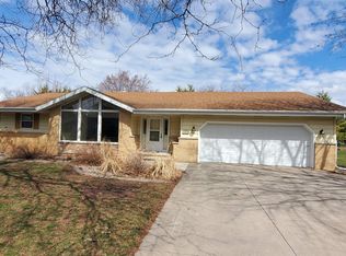 3140 Spring Valley Rd, Oshkosh, WI 54904