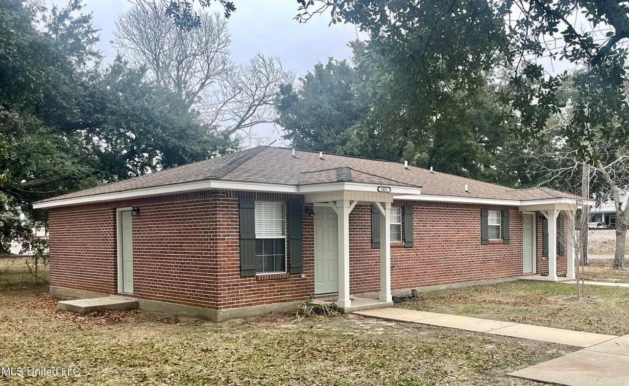 245 Palmetto Ln — Photo 2