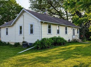 412 8th Ave, Silvis, IL 61282