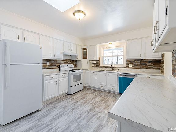 5th image of 21918 Knudsen Dr