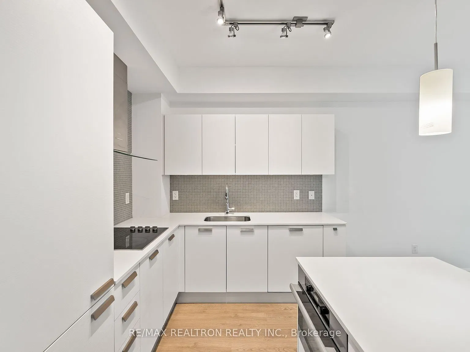 1 bed, $2,400 — Photo 3