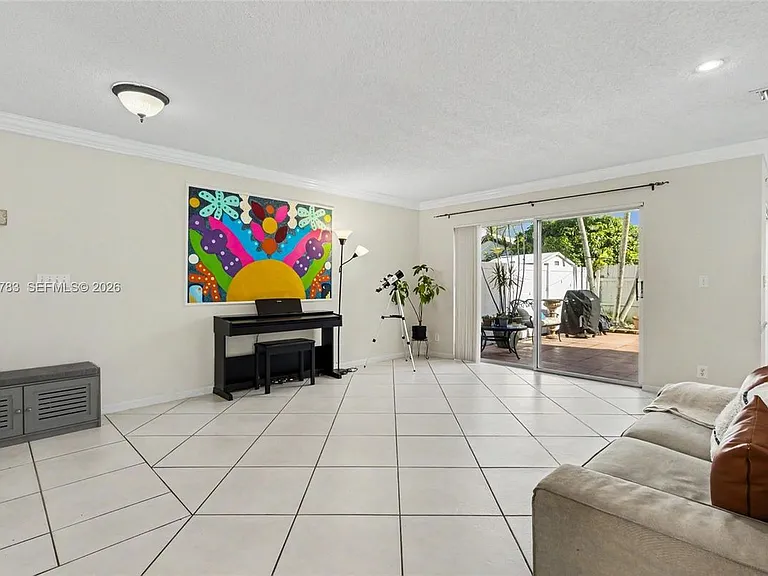 17367 SW 20th Ct #17367 — Photo 5