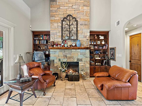 5th image of 4501 Vista Estates Ct