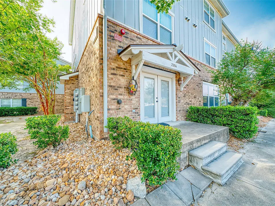 1725 Harvey Mitchell Pkwy S #2314
