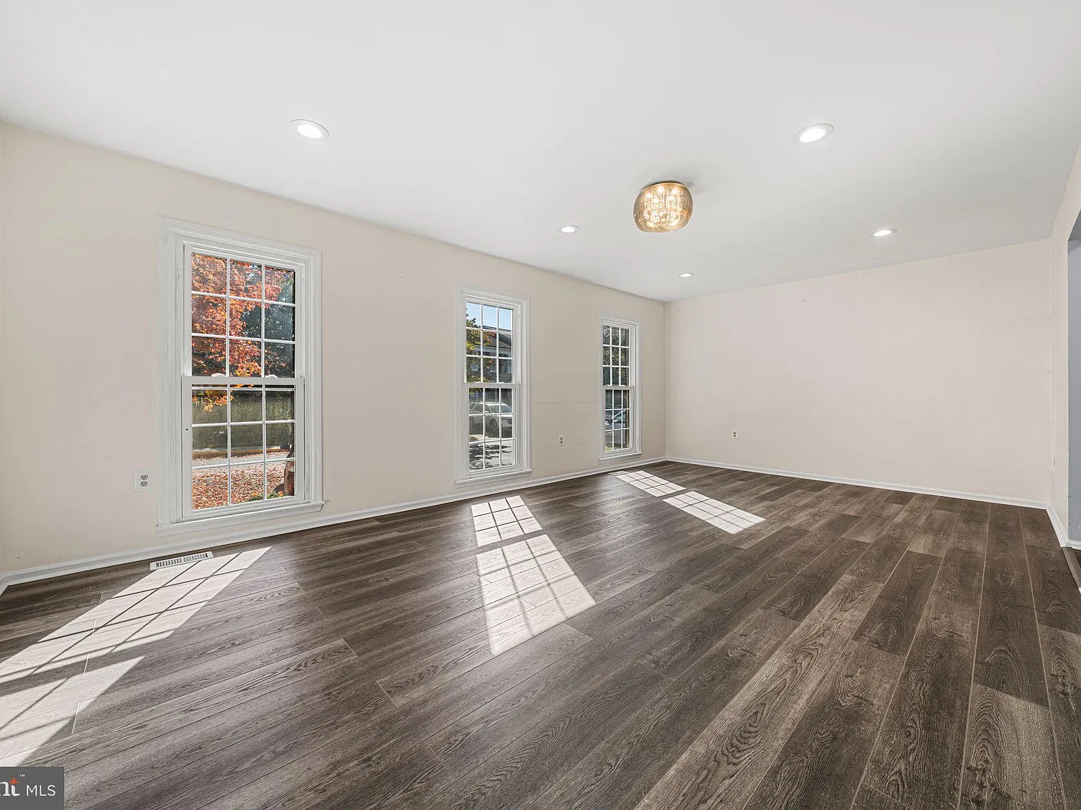 3 bed, 3.5 bath, 1684 sqft, $3,600 — Photo 2
