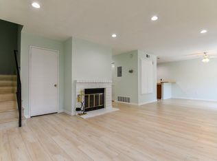 2364 Royal Ave APT 17, Simi Valley, CA 93065