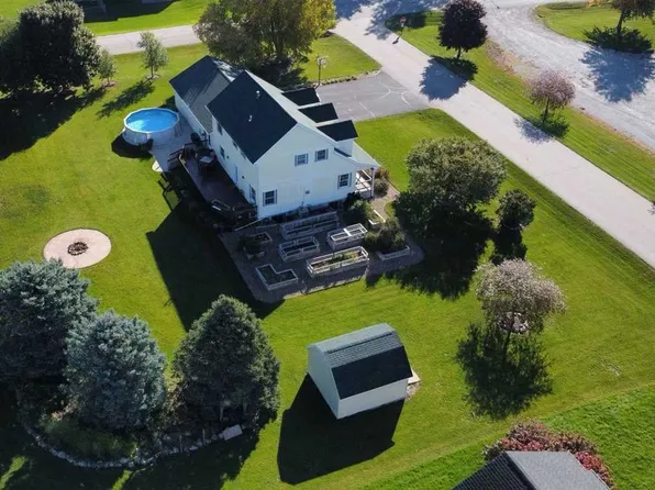 502 Uthoff Dr, Walford, IA 52351