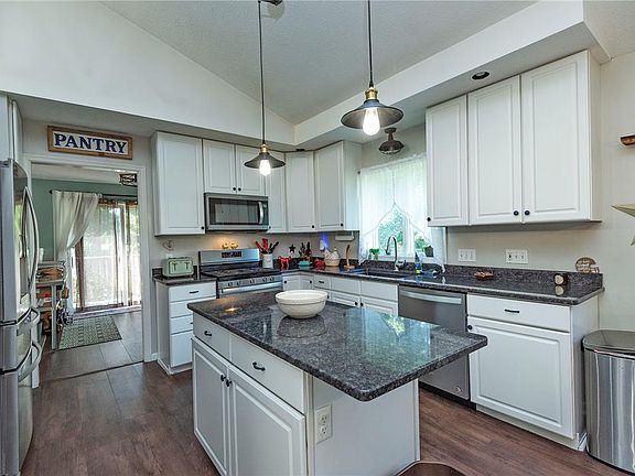 5th image of 70 Carolee Ln