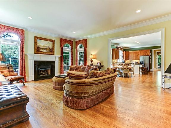 5th image of 5806 Harriet Ct