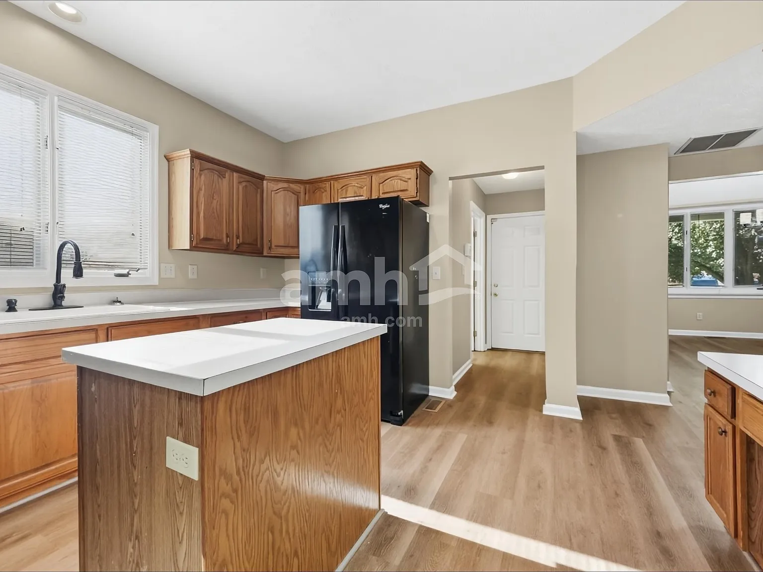 3 bed, 3.5 bath, 2683 sqft, $2,890 — Photo 4