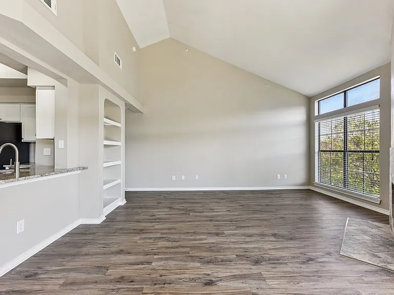 Waters Edge Apartment Homes — Photo 105