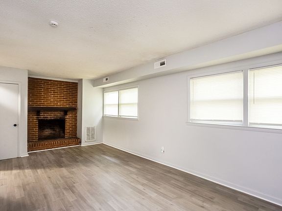 3rd image of 4809 Thornwood Rd