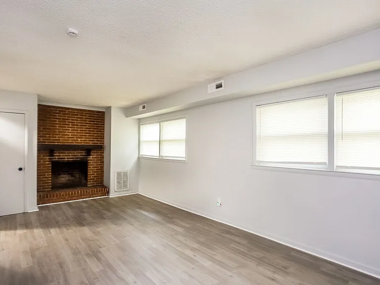 4809 Thornwood Rd — Photo 3