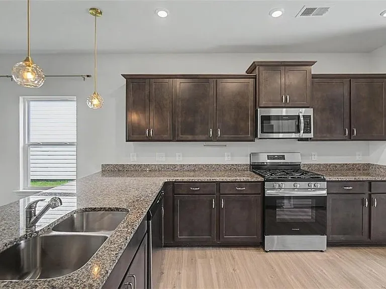 514 Denton Dr — Photo 11