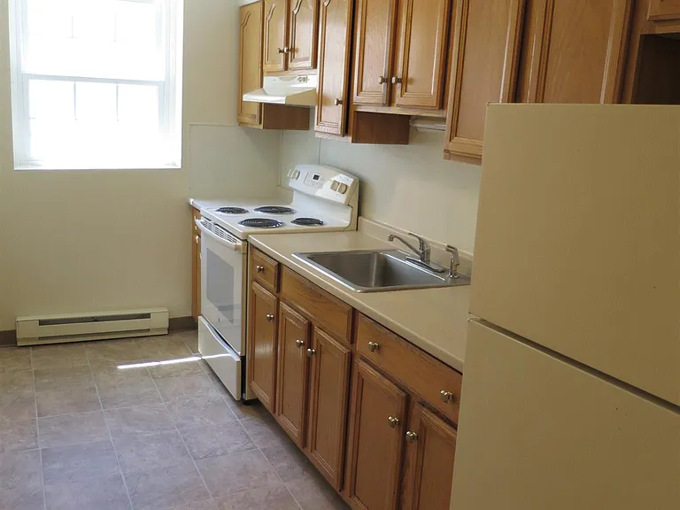 21 Franklin St #8 — Photo 3