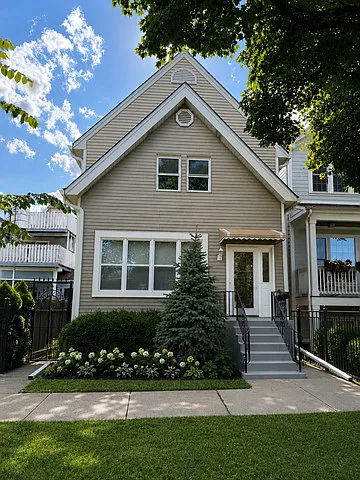 3914 N Mozart St — Photo 1