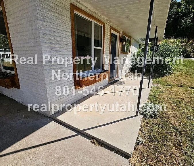 662 E 4th St #COPY — Photo 3