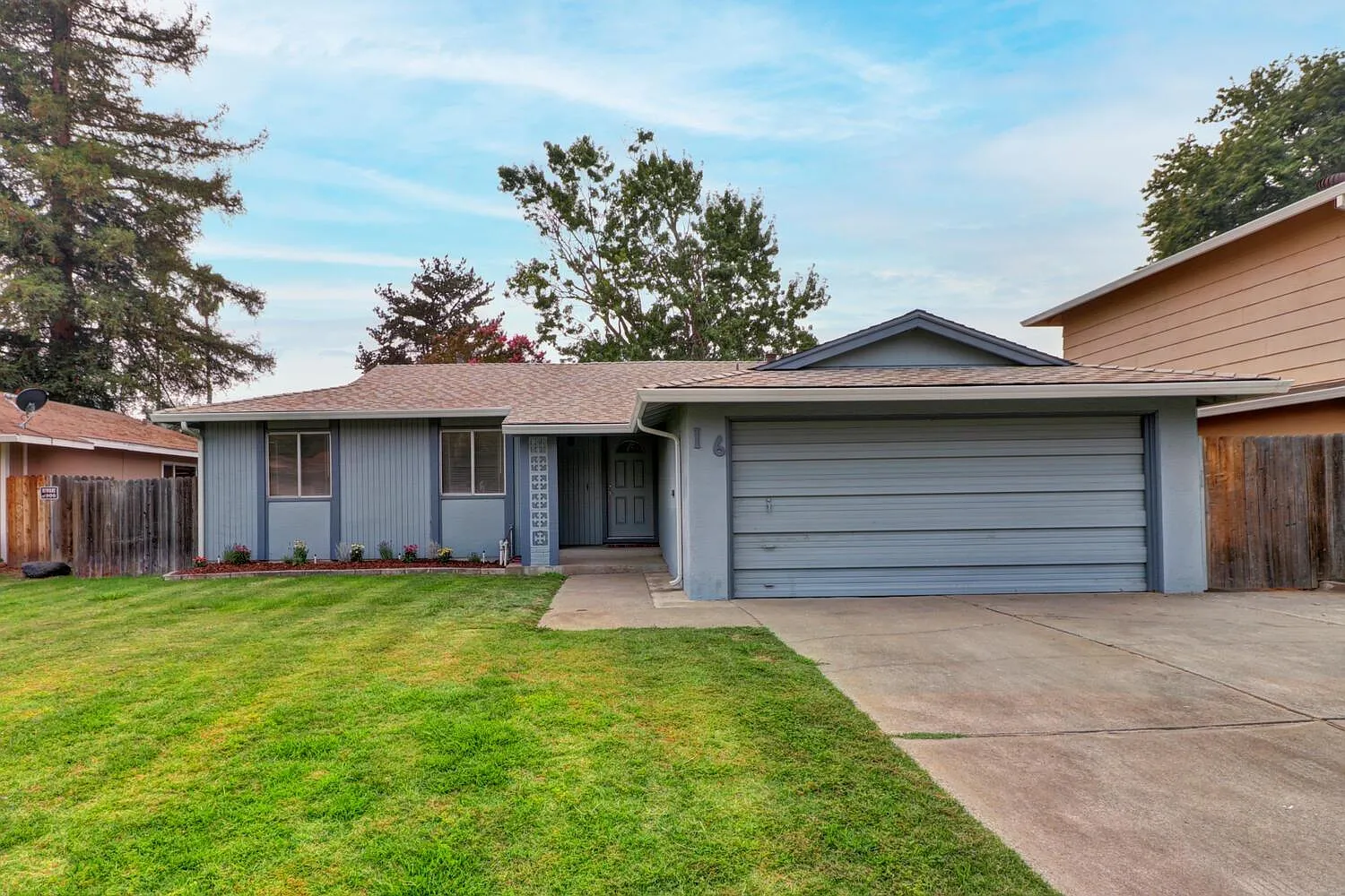 16 Lochmoor Cir photo 1