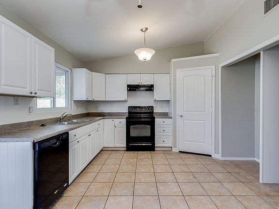 3rd image of 1050 W Hillview St