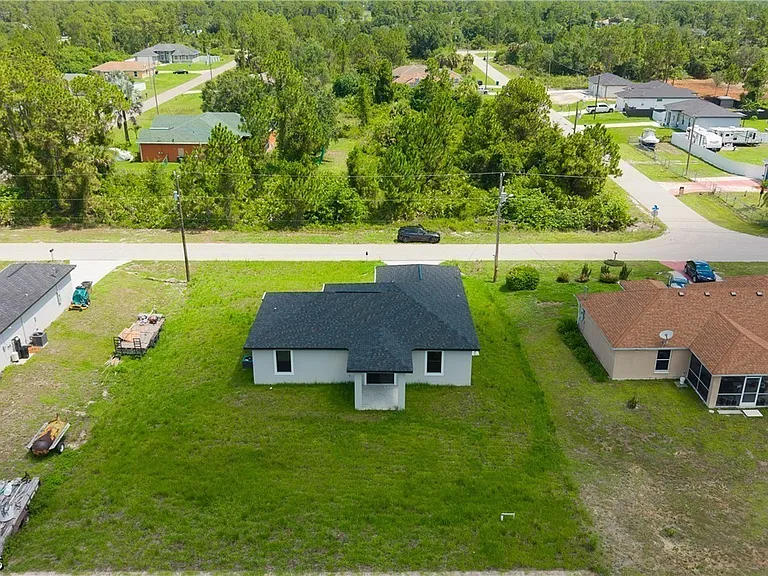 1148 Craft St E — Photo 5