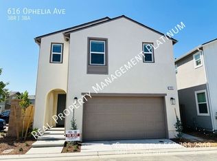 616 Ophelia Ave, Madera, CA 93636