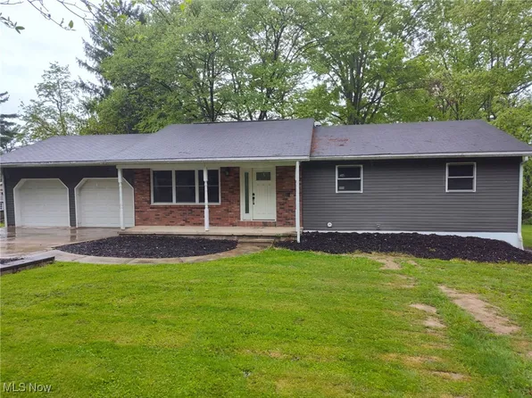 2139 Earl Dr, Zanesville, OH 43701