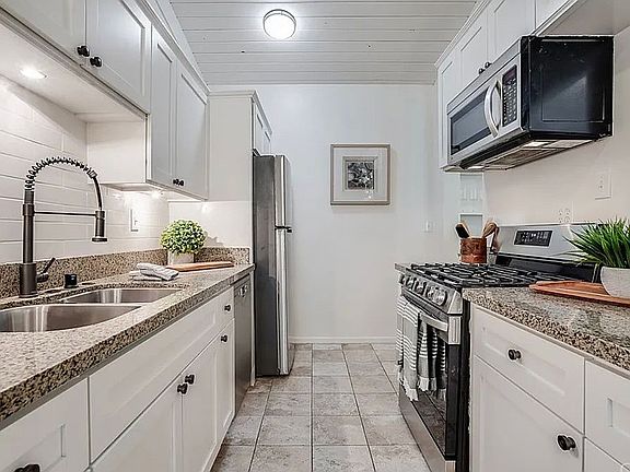 5th image of 6425 Green Valley Cir Unit 302