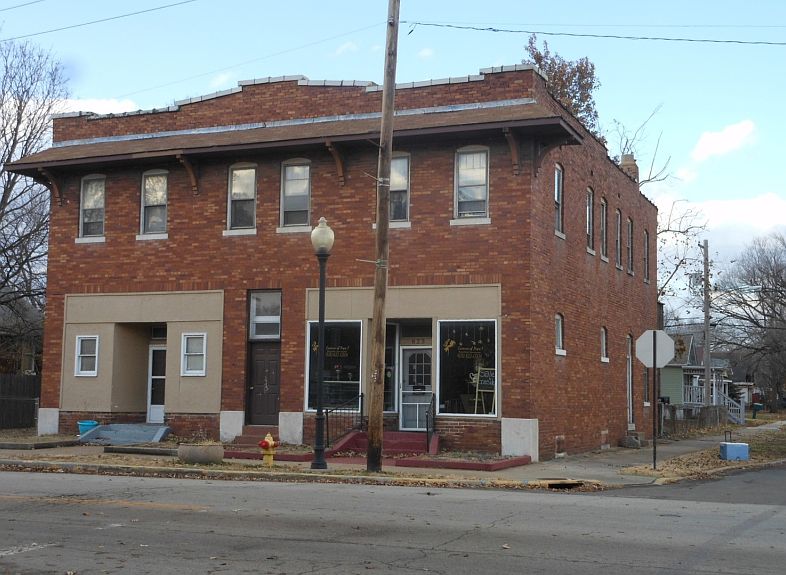 1st image of 821 Niedringhaus Ave APT D