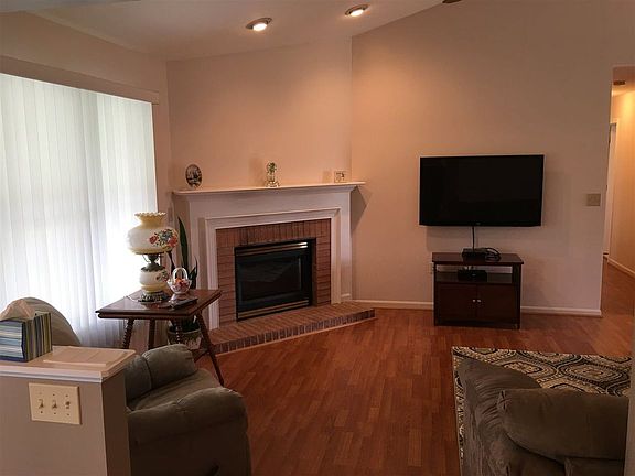 4th image of 6527 Tall Oaks Dr
