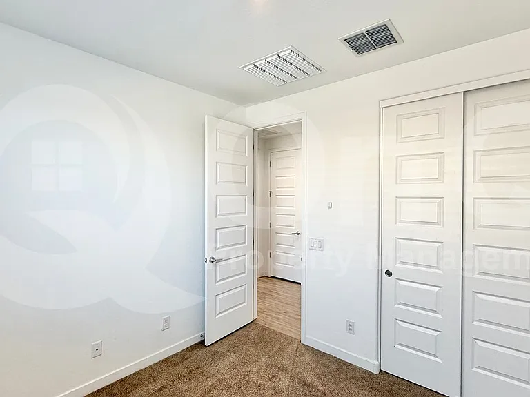 16416 W Saguaro Park Ln — Photo 15