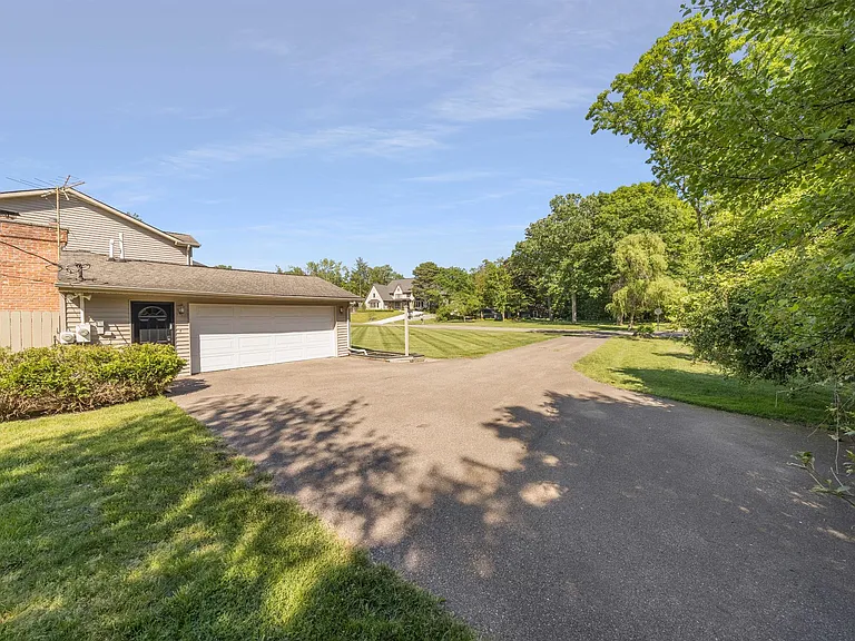 6096 Darramoor Rd — Photo 41