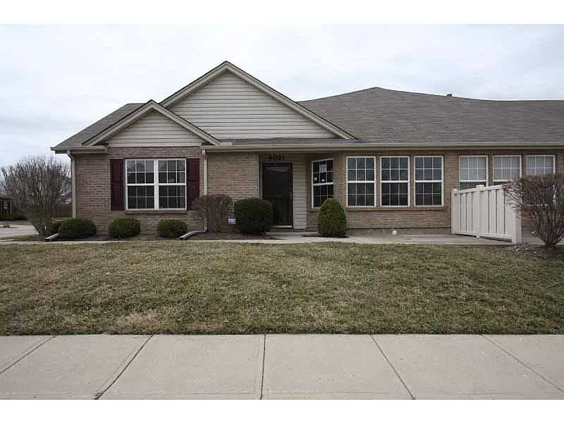 4021 Twin Lakes Cir photo 1