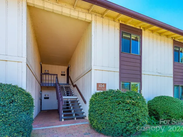 104 Shepard Sq, Brevard, NC 28712
